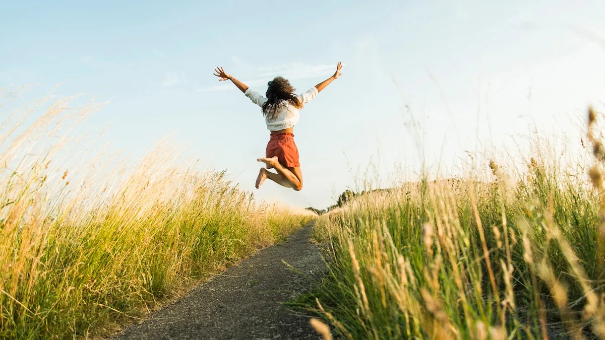 Wer jetzt bewusst auftankt, hat auch an grauen Tagen mehr Energie und bessere Laune. Ein Ernährungsmediziner, eine Wellness-Testerin und ein Glücksforscher erklären wie.