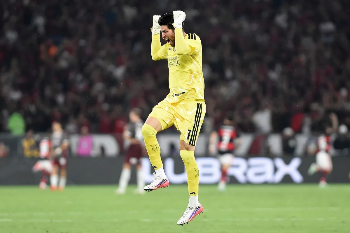 Rossi espera renovação no Flamengo e reflete sobre posição: "Convivemos com erros e temos de saber lidar"