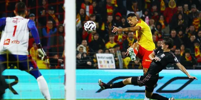 Lens inflige à l’Olympique lyonnais sa première défaite de la saison en Ligue 1