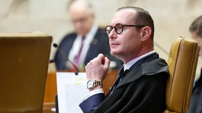 Zanin acompanha Cármen Lúcia e vota contra liberdade de Bolsonaro no STF