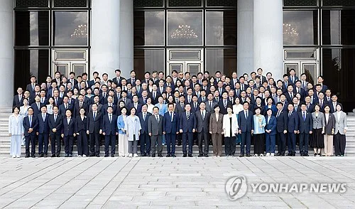 李대통령, 28일 與국회의원 전원 청와대 초청해 오찬