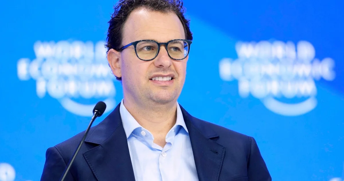 Por qué los gigantes de la IA piden pisar el freno: entre los riesgos reales, el marketing y la amenaza de China