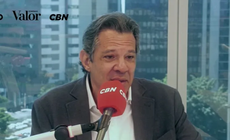 'Não posso obrigar uma mulher a ser vice', diz Haddad em sabatina