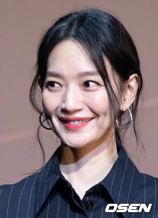 [사진]신민아 '앵두 입술'