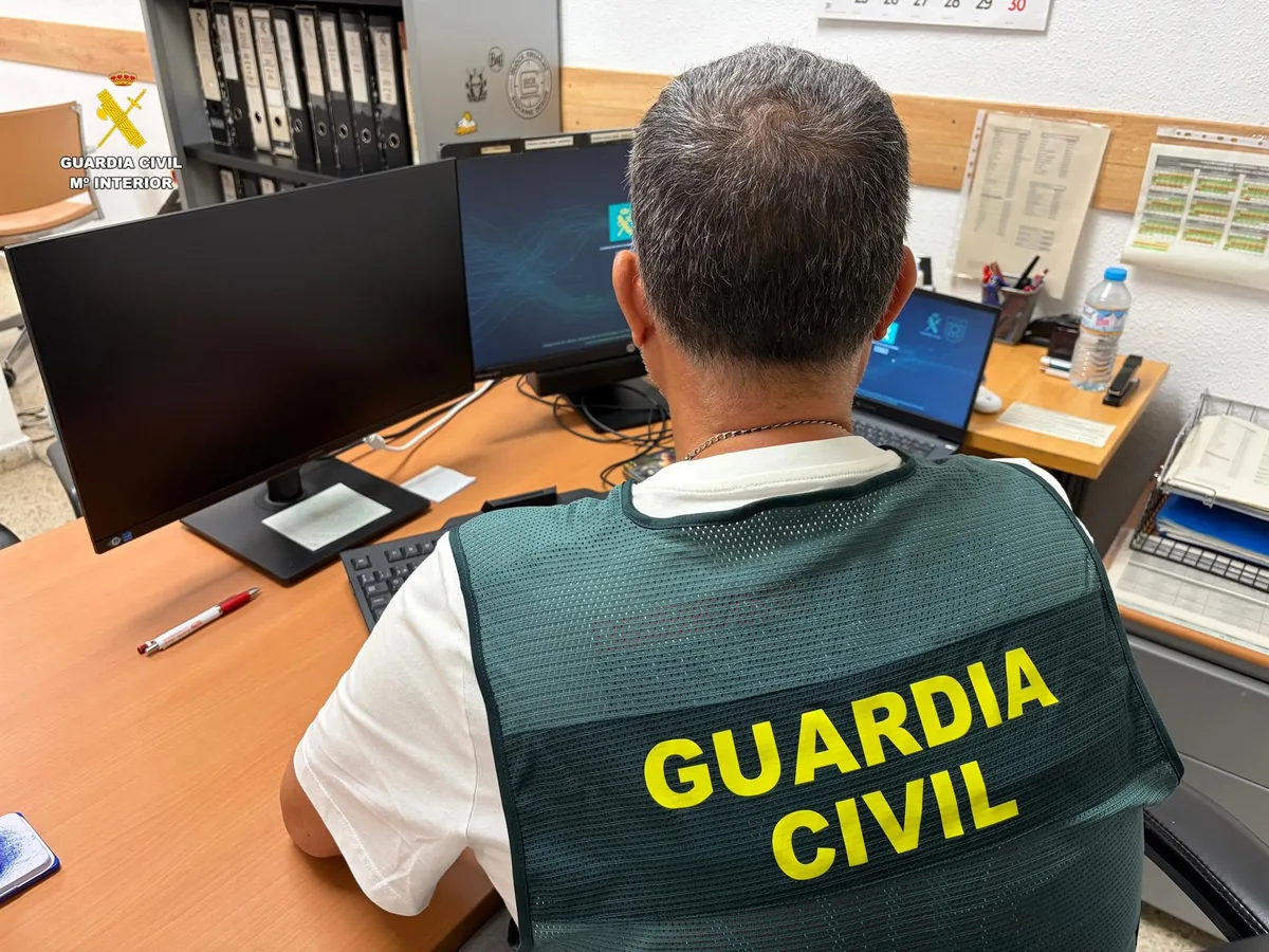 Detenido un empleado de un banco por estafar 25.000 euros a una de sus clientas