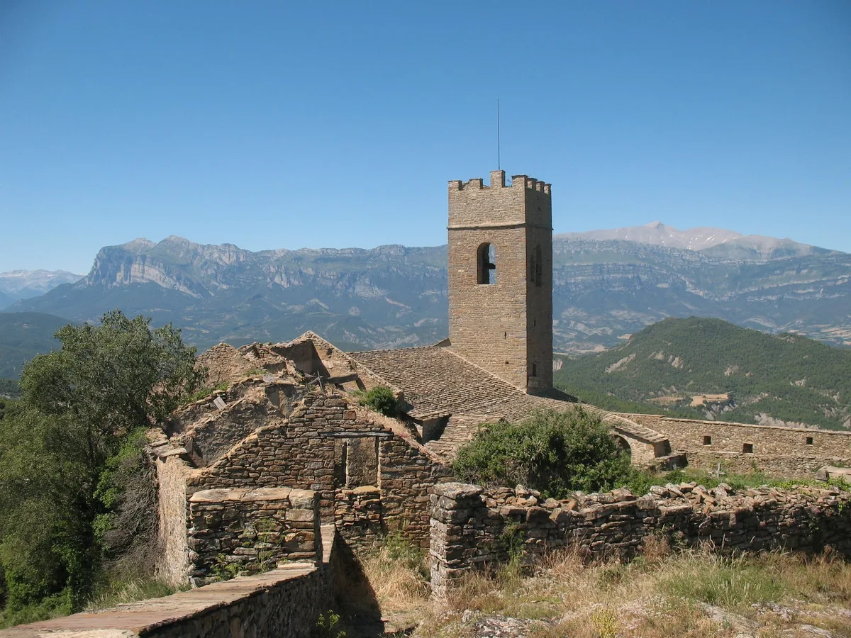 La red de fortalezas medievales que defendió el Pirineo aragonés: un paseo que recorre castillos del siglo XI, iglesias defensivas y pueblos deshabitados