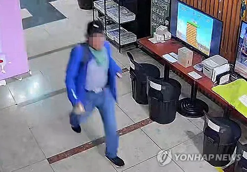"빨리요 제발"…흉기난동 신고 후 부상자 응급처치 나선 시민들