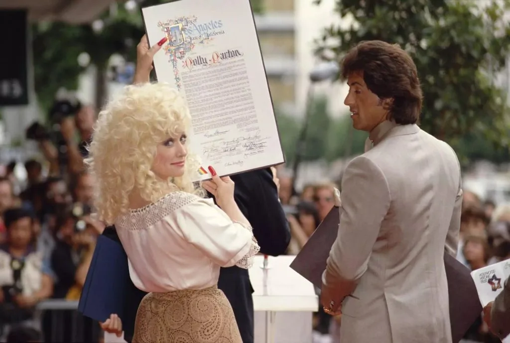 Dolly Parton, la voz que llevó el country al mundo e hizo de la lectura su mayor legado