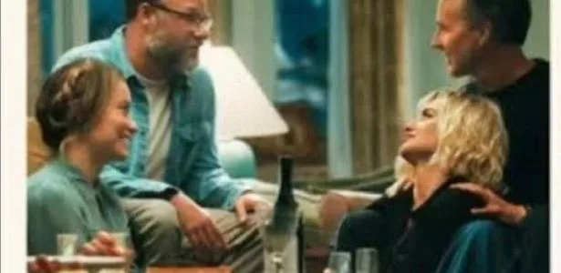 Olívia Wilde e Penélope Cruz dão um show no filme 'O Convite'