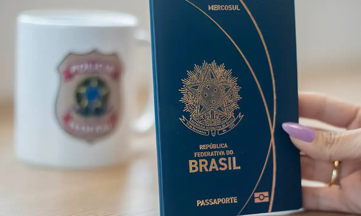 Solicitações de certidão brasileira para crianças nascidas nos Estados Unidos quase quadruplicam