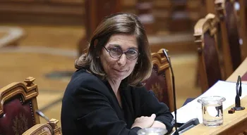 Ana Catarina Mendes. Ex-ministra das migrações acusa sucessor de ceder ao Chega
