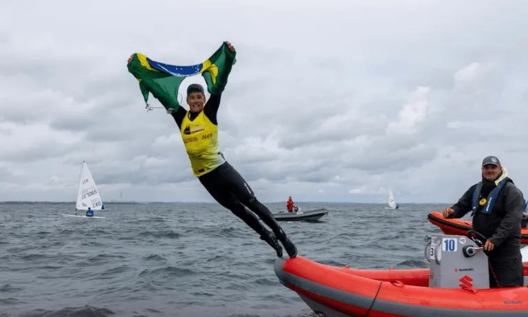 Lucas Fonseca vai à semifinal no Mundial Juvenil de Fórmula Kite na Turquia