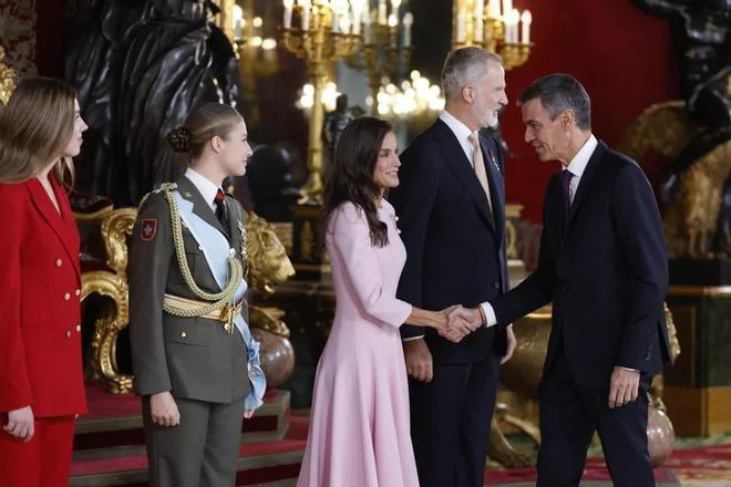 Las elecciones se apoderan del 12-O: Sánchez confía en seguir gobernando y Feijóo marca distancias con Vox