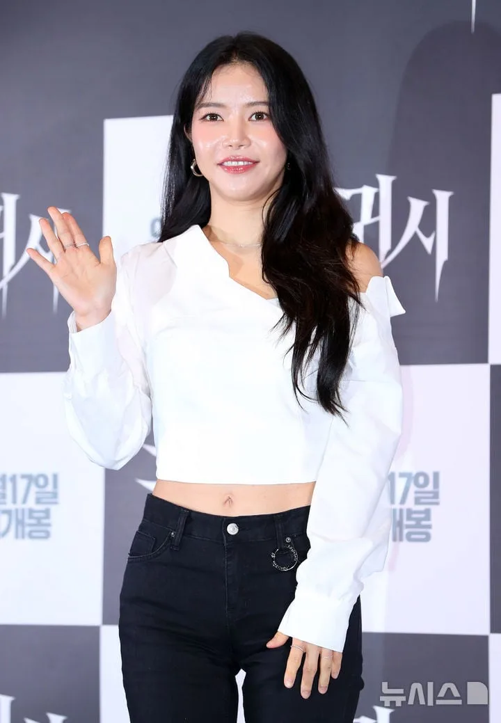 마마무 솔라, LA서 모르는 남성에 봉변…"의자 맞아 멍 들어"