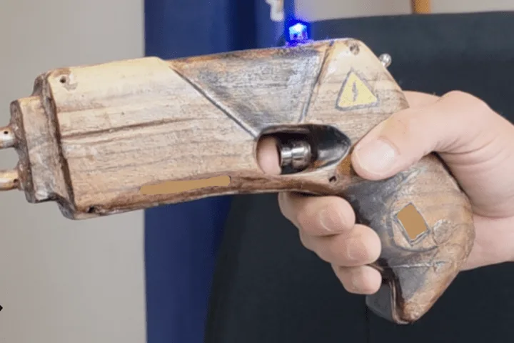 2 arrested after homemade electric weapon, drugs seized in theft investigation