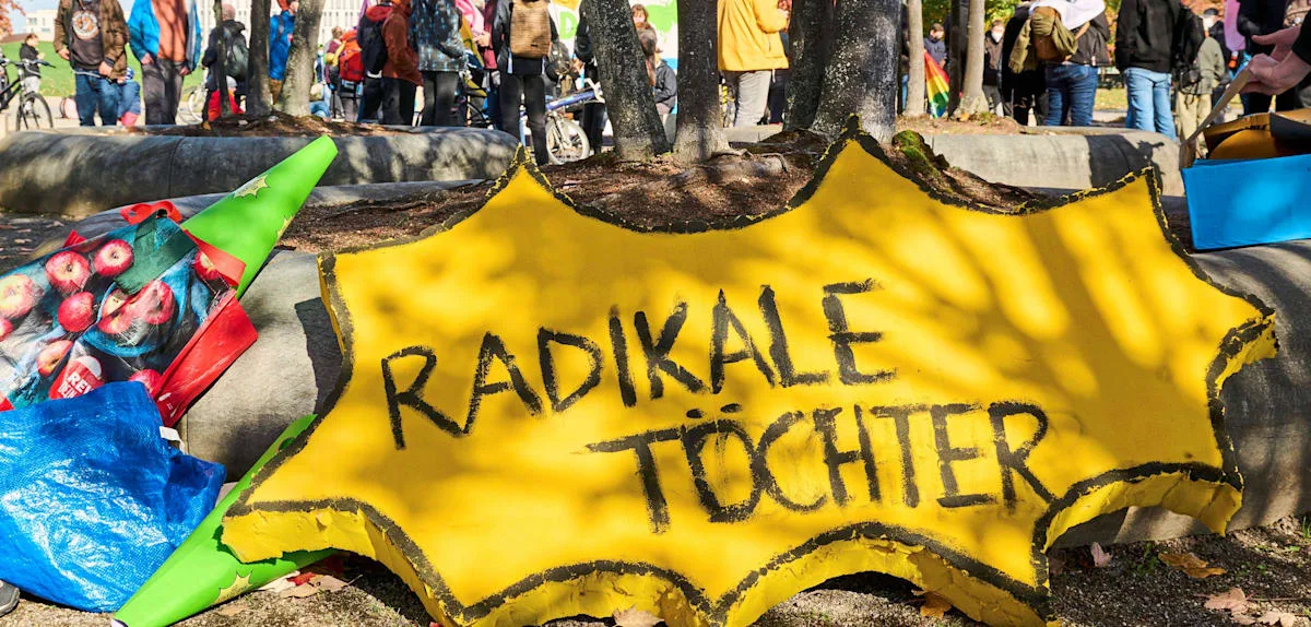 Nach Kritik an Merz kam das abrupte Förder-Aus – NGO verklagt Bund auf Hunderttausende Euro