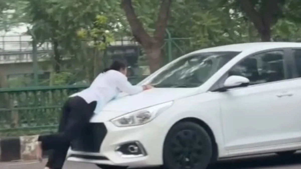 Video: Woman Confronts Cheating Boyfriend In Lucknow, Jumps On Car Bonnet