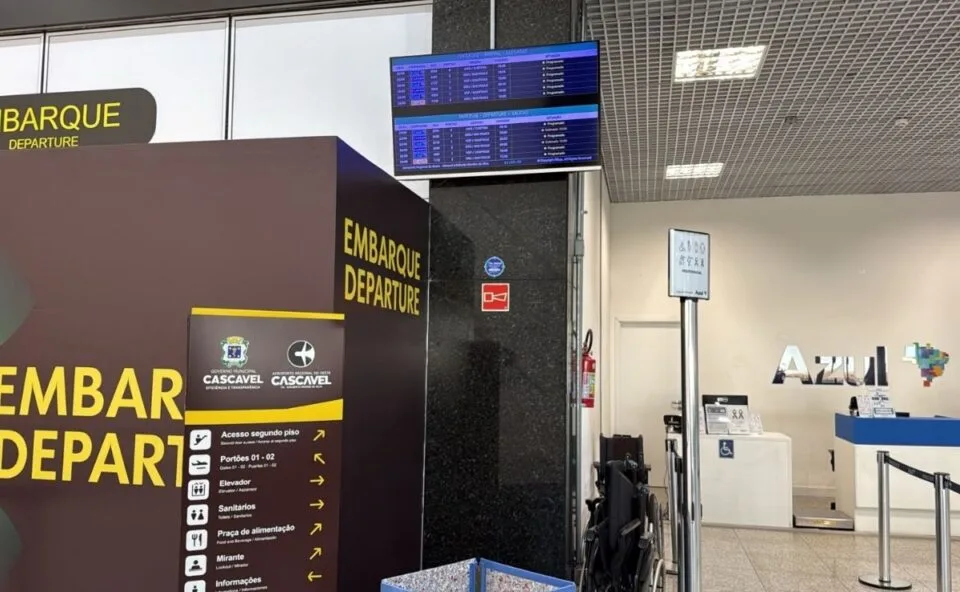 Pane global no GPS provoca cancelamento de mais de 80 voos da Azul e atinge Cascavel