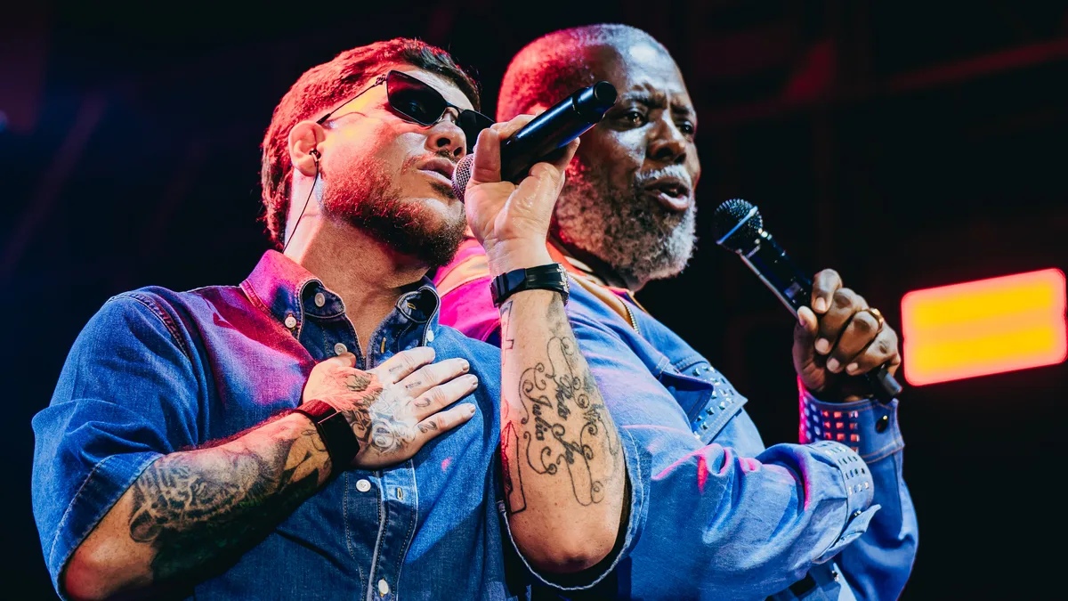 Péricles e Ferrugem unem gerações do pagode em show na Bahia