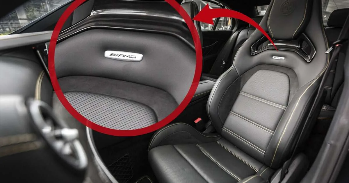 Um logotipo de metal no banco, um sol escaldante e dois processos judiciais: foi assim que a Mercedes-AMG acabou nos tribunais por causa dos logotipos de metal nos bancos de seus carros