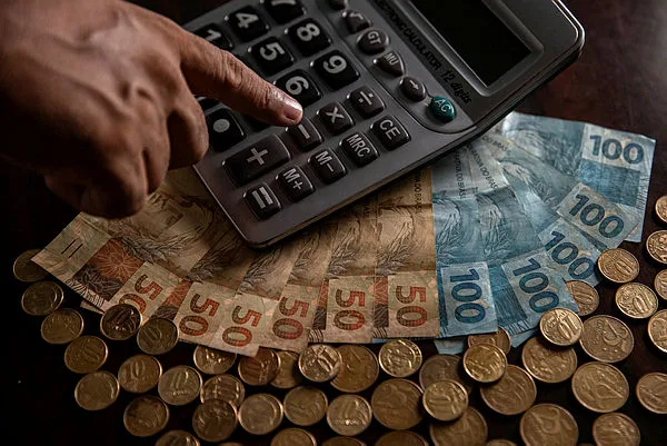 Nova faixa de isenção do IR para aposentados pode chegar a R$ 15 mil