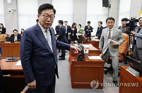 국회 운영위, '5·18 폄훼 논란' 이진숙 제명촉구안 與주도 통과