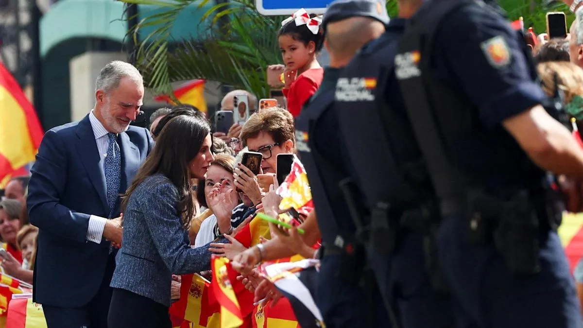 Los Reyes arrancan su visita a Ceuta entre vítores, banderas y gritos de “yo soy español”