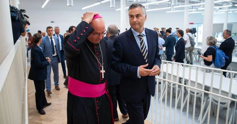 Bênção católica em escola pública gera queixa formal