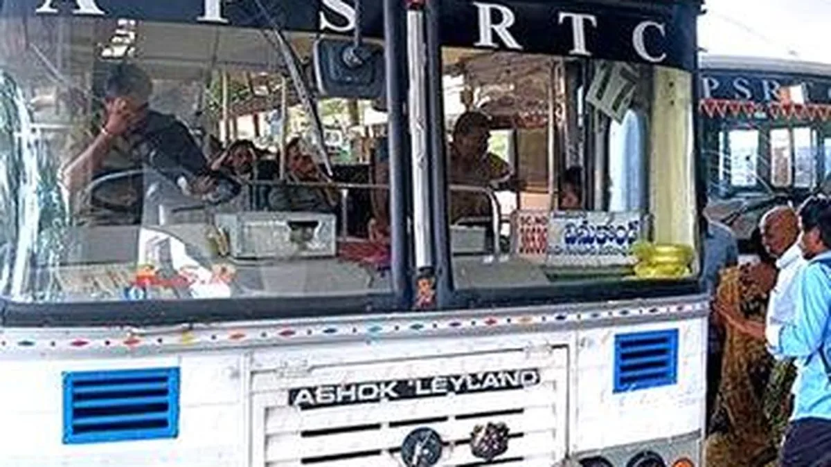 APSRTC driver dying of a heart attack brings his bus and 40 passengers to a safe halt