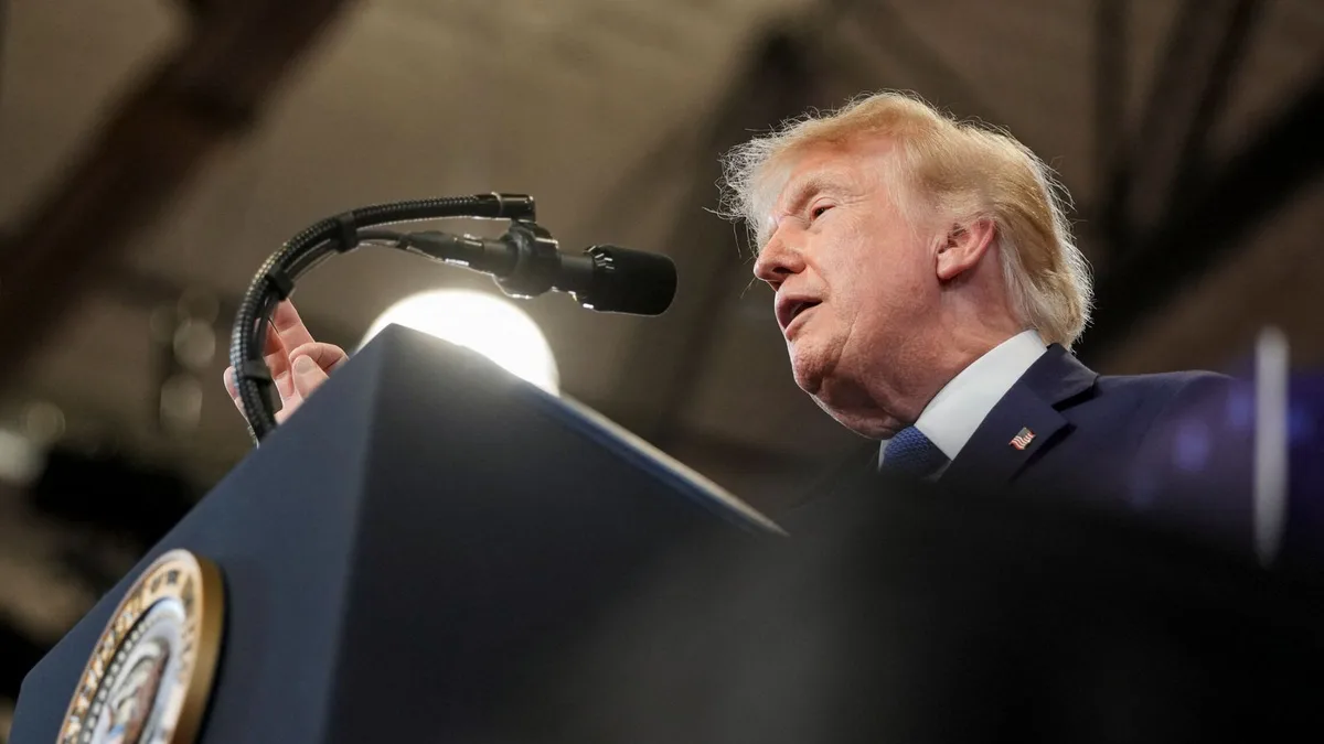 Trump amenaza con bombardear Omán "si se interpone en el camino" de EEUU con Irán