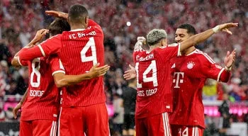 Bayern inicia defesa do título com goleada, Kimmich a assistir e recorde de Neuer