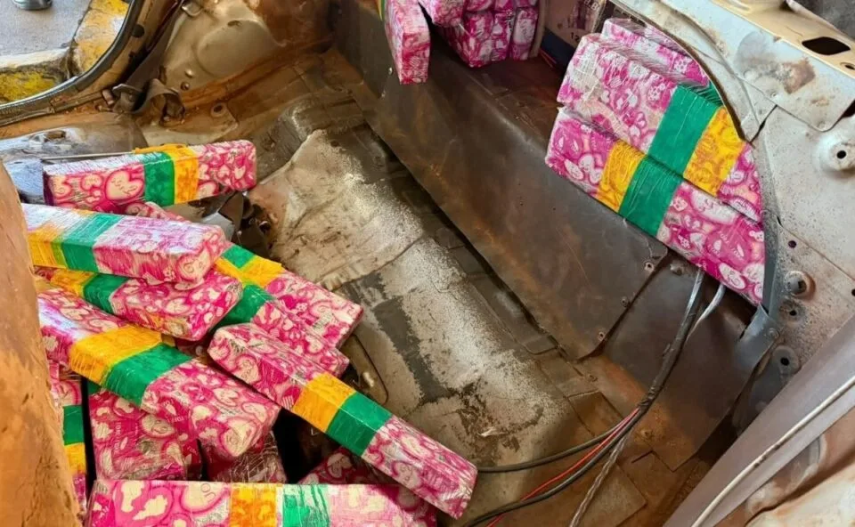 Fundo falso no porta-malas! Receita Federal apreende mais de 200 kg de maconha na Ponte da Amizade
