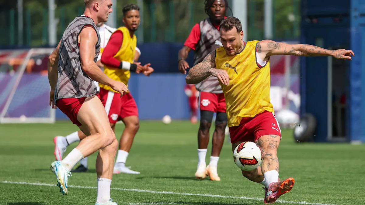 Transfergerüchte um Raum! - Was der DFB-Star zu seiner Zukunft sagt