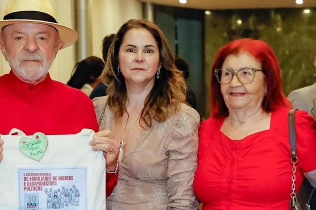 Lula recebe pela primeira vez familiares de vítimas da ditadura para filme no Alvorada