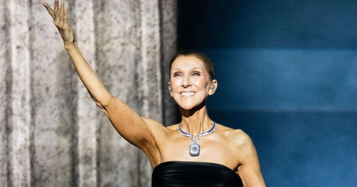 Céline Dion fait son retour à Paris avec un spectaculaire collier Boucheron serti d’un diamant de 10,01 carats