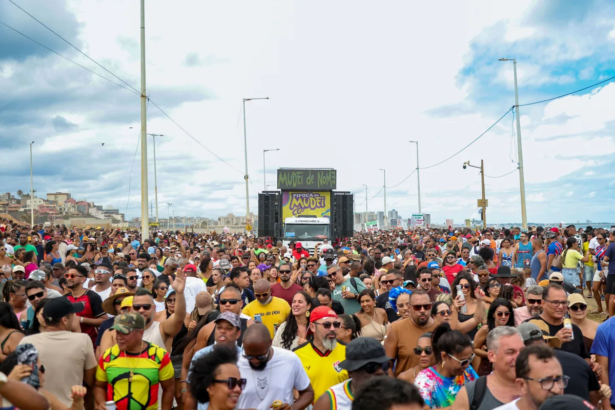 MUDEIdeNOME leva clima de Carnaval à orla de Salvador