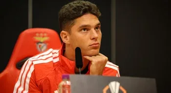 Sudakov reconhece que sentiu "pressão" de ser contratação mais cara do Benfica