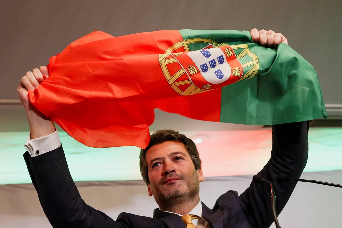 Como o Chega procura copiar os Bolsonaros