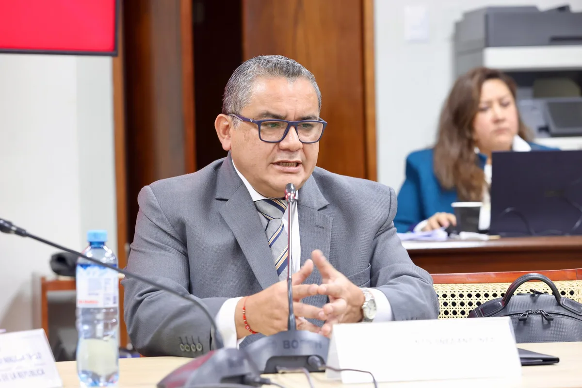 PJ autoriza viaje de Juan José Santiváñez a España pese a tener impedimento de salida del país