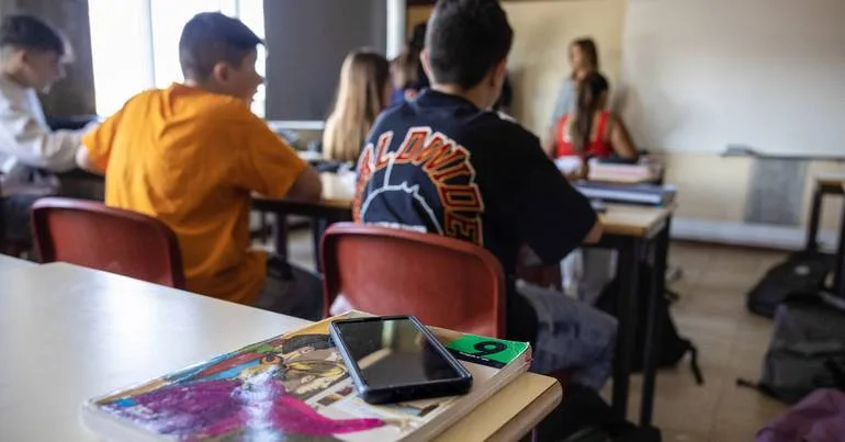 Governo pode abrir novas turmas ou aumentar alunos por sala