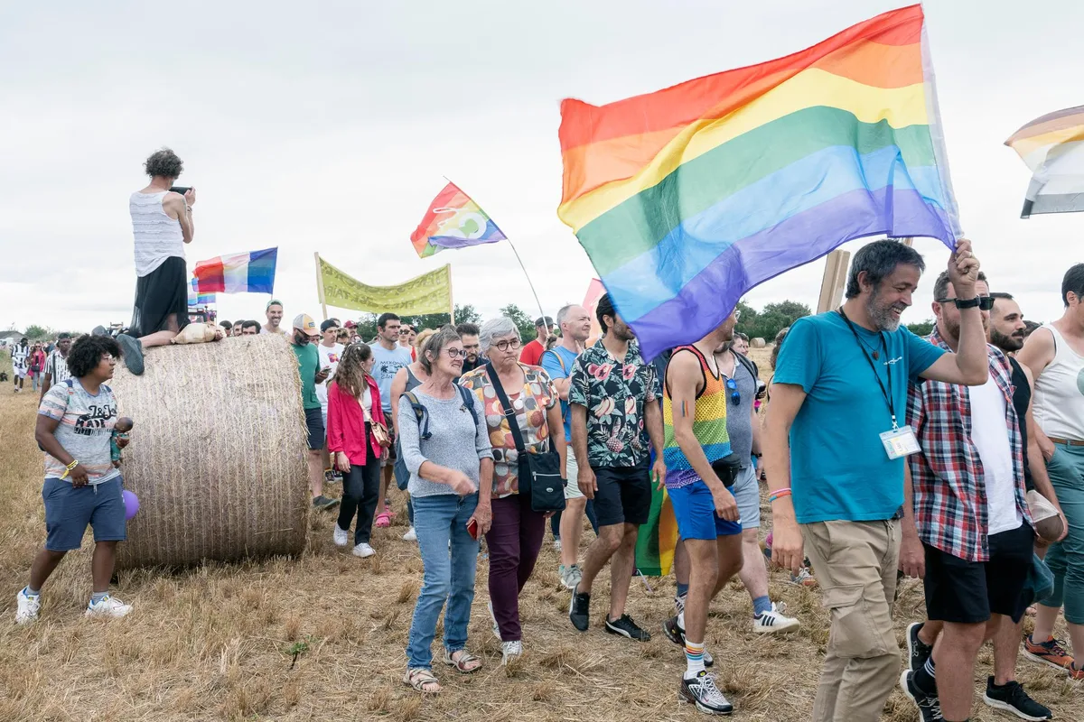 « Ils veulent rester sur leur territoire et y être eux-mêmes » : loin des clichés, la vie des jeunes LGBT à la campagne