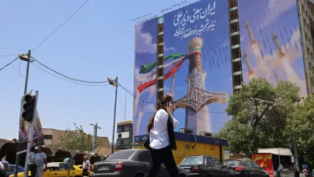 Designers iranianos detidos desde 19 de julho após reunião com diplomatas