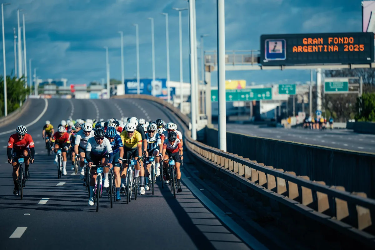 Gran Fondo Argentina 2026 llega a Buenos Aires con una carrera de 129 kilómetros y un proyecto solidario para niños con TEA