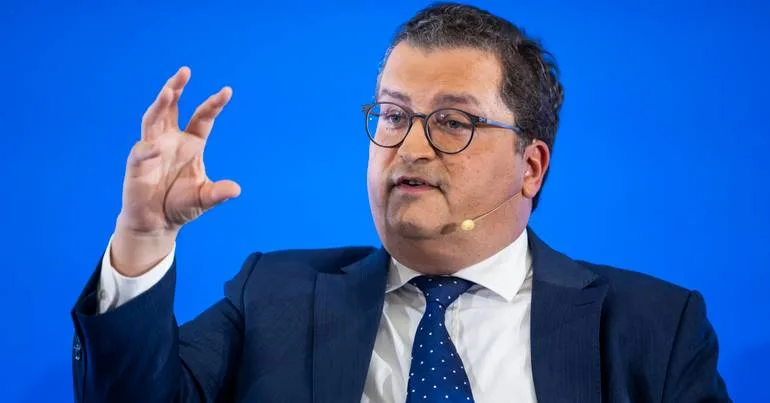 Governo esvazia drama. Mas PS mantém suspense