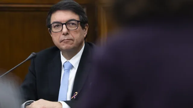 Contratar enfermeiros? Aprovação depende do "Ministério das Finanças"