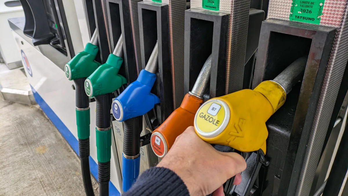 Carburants: le plafond de la prime employeur relevé à 1.000 euros, qui peut toucher cette aide et comment faire?