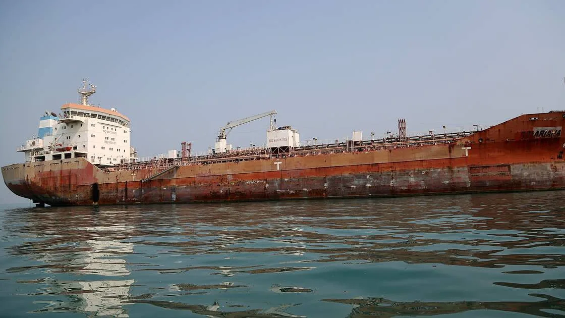 Irão ataca petroleiro no estreito de Ormuz e ameaça navios sem autorização