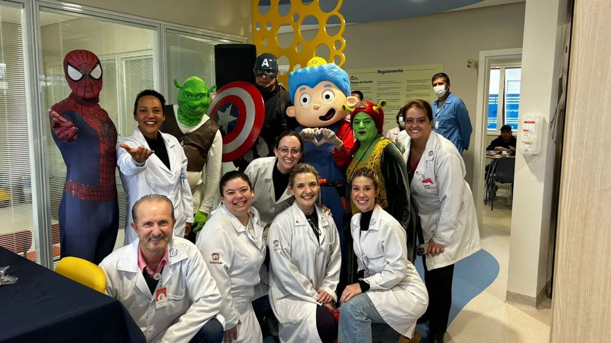 Erastinho celebra seis anos com festa, família de pacientes atendidos e equipe médica