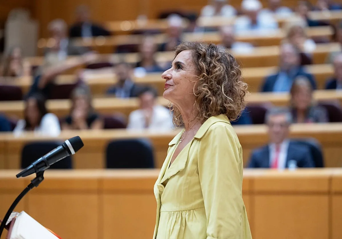 María Jesús Montero, Juan Espadas y Javier Arenas se aseguran su sueldo en el Senado tras la disolución electoral