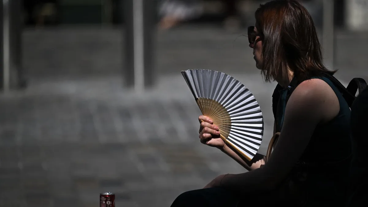 DIRECT. Canicule: 75 départements en vigilance orange canicule avant une baisse des températures attendue ce week-end